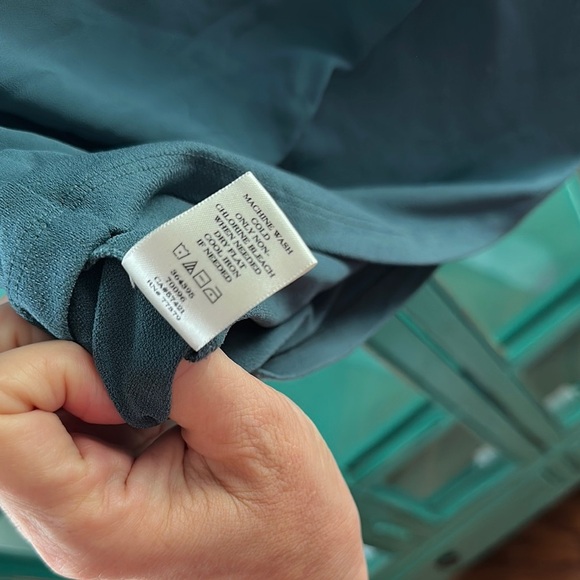 Ann Taylor Women's Blouse in Blue - Picture 6 of 8